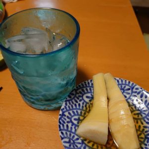タケノコをあてに晩酌