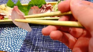 DIYの竹のお箸でお刺身たべてみた