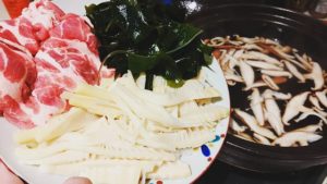 筍姫とワカメの踊り食い(しゃぶしゃぶ)