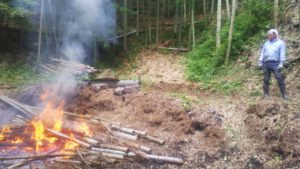 竹林整備　竹を燃やして片付ける様子　マムシ注意！