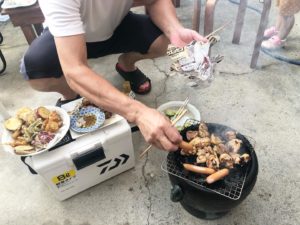 七輪でバーベキュー