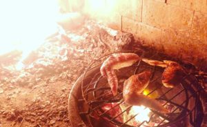 竹でたき火　いこった竹炭で手BBQ