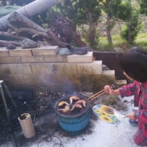 竹炭BBQ 子供たちがチャレンジ!
