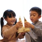 仲良くタケノコむき