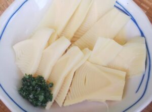 おさしみタケノコ 木の芽塩で♪