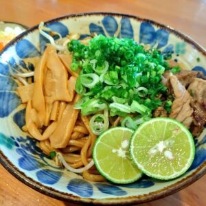 スダチたっぷり絞ってかきこむのが最高な”まぜそば”