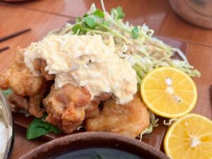 甘く熟した黄色いスダチで唐揚げがチキン南蛮みたいに！