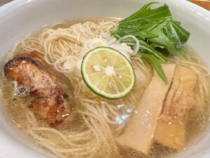 りょう花さんの鶏塩ラーメン