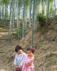 竹やぶで遊んで大きくなーれ！