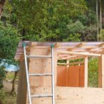 じいじの里山DIY　秘密基地の屋根が完成！