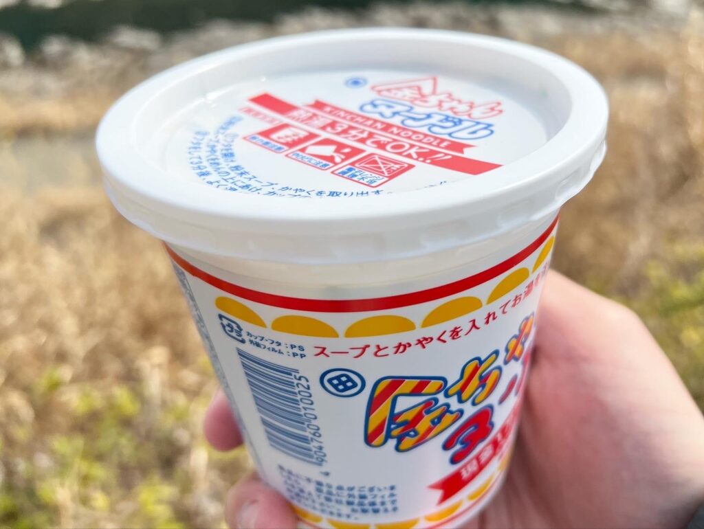 フタが便利な金ちゃんヌードル