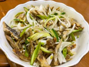 豆アジも自分で釣って料理！ こどもの食育にもなる南蛮漬け