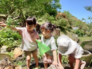 暑い時は竹林ふもとの里山で水あそび🧒🏻