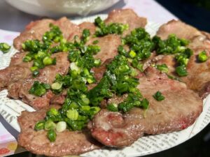 阿波牛　ネギ塩たっぷりのタン