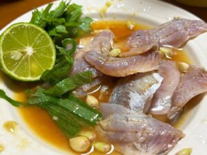 子どもたちが釣って料理！ 豆アジのお刺身