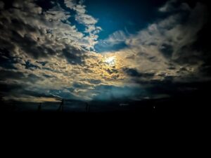 お月さん出てくるかな〜