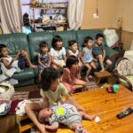 子供たちが集まってなんかの作戦会議!?