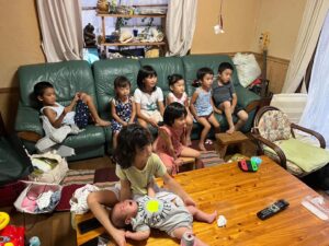 子供たちが集まってなんかの作戦会議！？