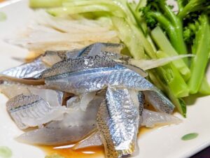 釣りたてのサヨリのお刺身