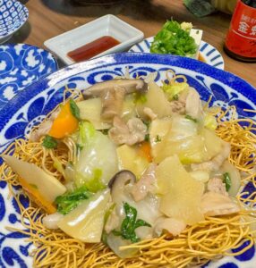 タケノコたっぷりのあんかけかた焼きそば